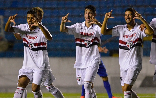 Copinha - São Paulo x Nacional - Lucas Possignolo comemora (Foto: Levi Bianco/Agência Estado)