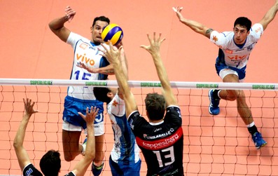 Henrique jogo vôlei Minas e Canoas superliga (Foto: Alexandre Arruda / CBV)