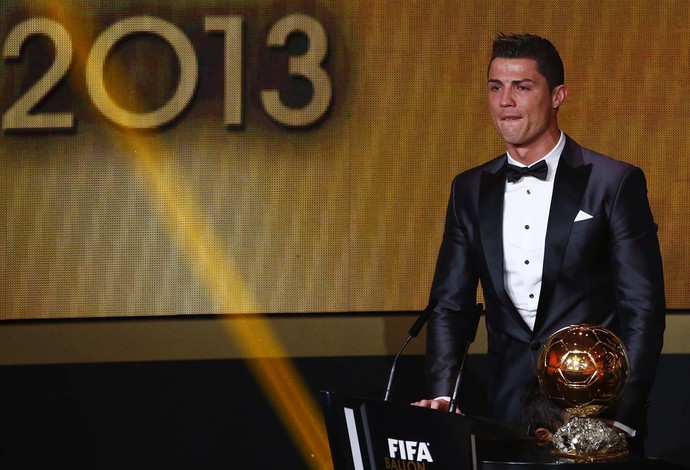 Cristiano Ronaldo, bola de ouro da FIFA (Foto: Reuters)