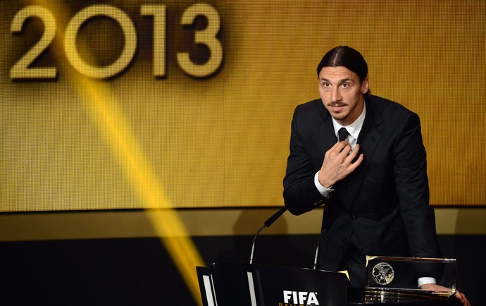 Ibrahimovic bola de ouro da FIFA (Foto: AFP)