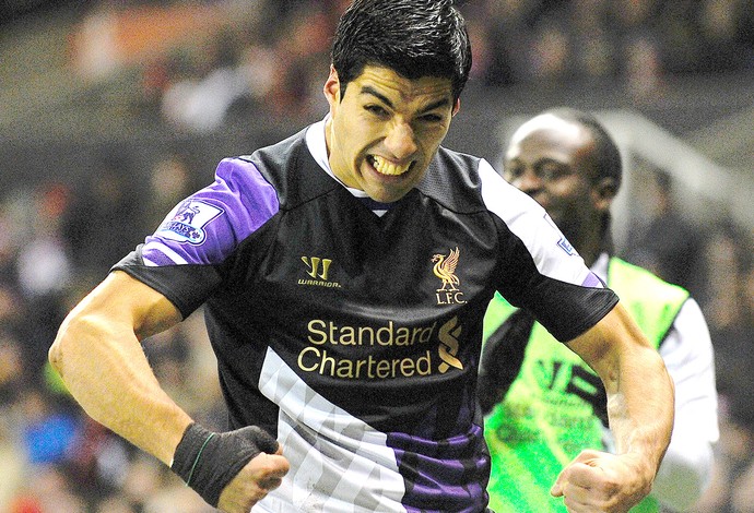 Luis Suárez gol do Liverpool contra o Stroke (Foto: AFP)