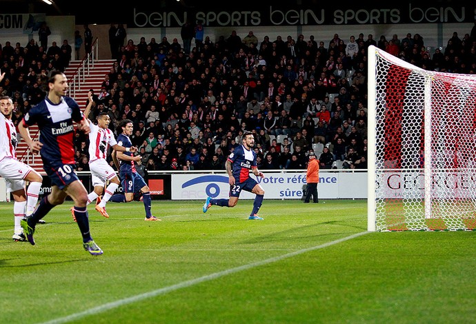 lavezzi PSG gol ibrahimovic ajaccio (Foto: Agência AFP)