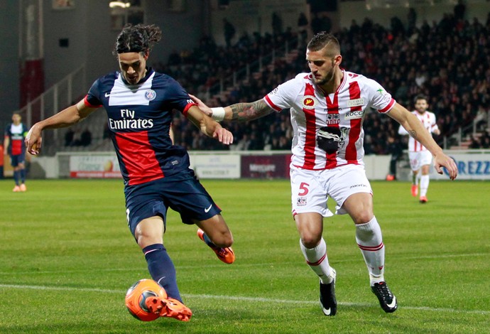 CAvani PSG tonucci ajaccio (Foto: Agência AFP)