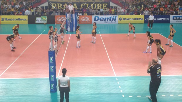 Praia Clube Rio do Sul Uberlândia Superliga Feminina 2013/2014 (Foto: Gullit Pacielle)