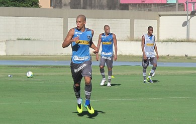 Dória, zagueiro Botafogo (Foto: Fred Huber)