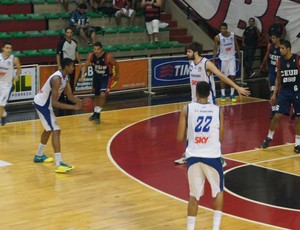 Basquete Pinheiros Bruno Caboclo (Foto: Fabio Leme)