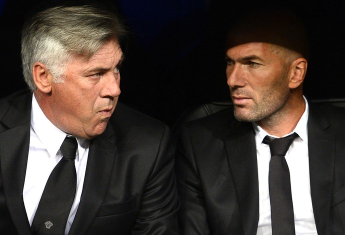  Carlo Ancelotti e Zidane jogo Real Madrid (Foto: AFP)