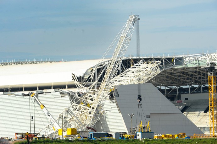 arena corinthians guindaste (Foto: Adriano Lima/Brazil Photo Press/Agência Estado)