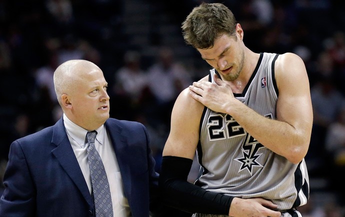 Tiago Splitter ombro (Foto: AP)