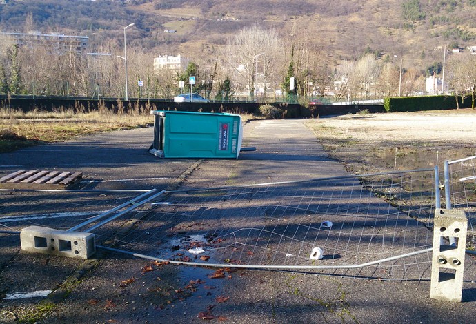 estacionamento arrombado schumacher (Foto: Felipe Siqueira)