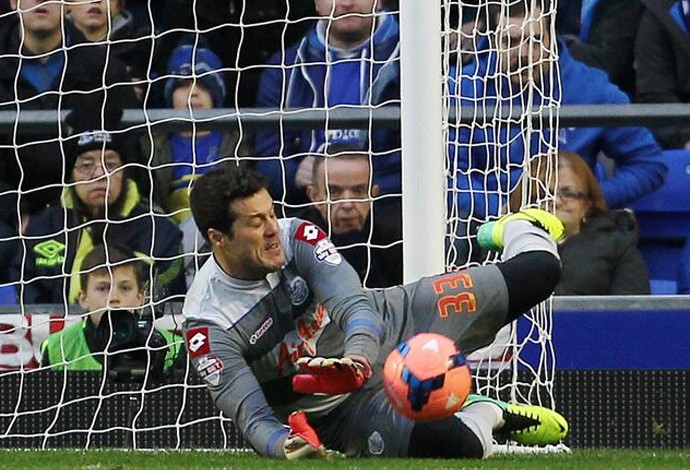 julio cesar queens park rangers x everton (Foto: Site Oficial Queens Parks Rangers)