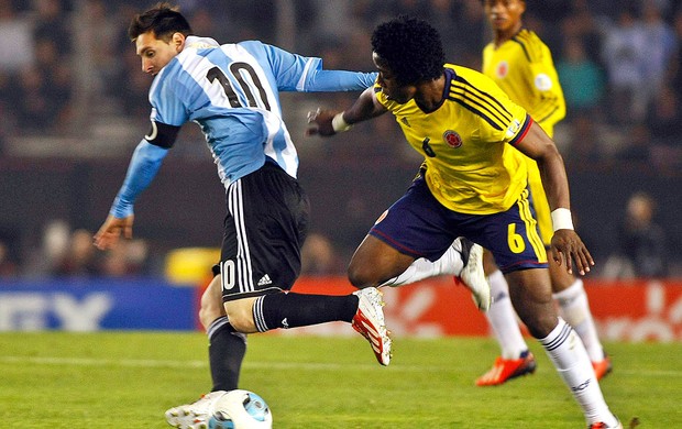 Messi jogo Argentina contra Colômbia (Foto: Reuters)