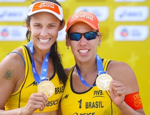 Talita e a parceira Taiana se destacaram na premiação de melhores do ano da FIVB (Foto: Divulgação)