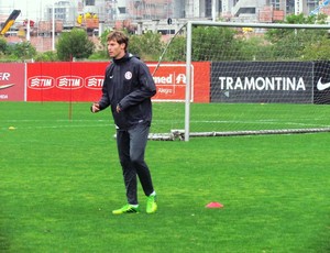 Bolatti volante Inter (Foto: Tomás Hammes / GLOBOESPORTE.COM)