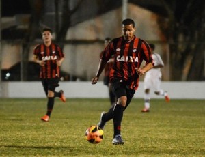 Matheus Moreira, volante do sub-17 do Atlético-PR (Foto: Site oficial do Atlético-PR/Divulgação)