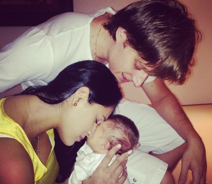 Jaque, Murilo e bebê, réveillon (Foto: Reprodução / Instagram)