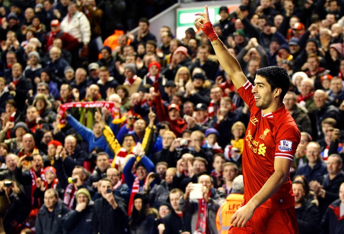 Suarez gol Liverpool (Foto: AP)