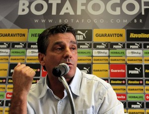 apresentação Eduardo Hungaro botafogo (Foto: Vitor Silva/SSPress)