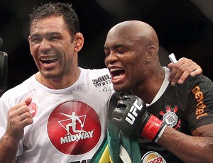 Rodrigo Minotauro e Anderson Silva comemoração UFC luta  (Foto:  Inovafoto/ Divulgação/ UFC)