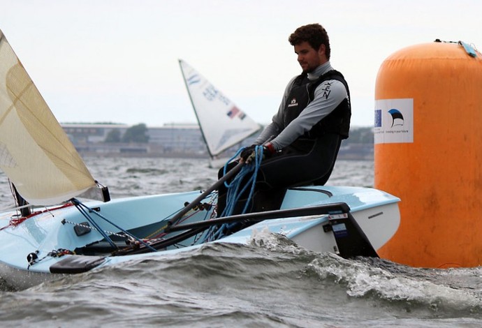 Jorge Zarif está perto do título mundial da classe Finn (Foto: Hanna Odras/Finn Gold Cup 2013 Tallinn)