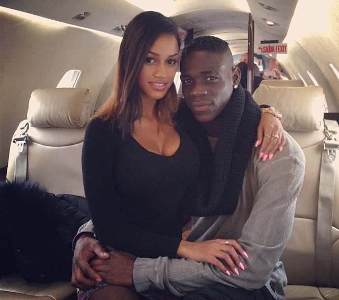 balotelli namorada avião (Foto: Instagram)