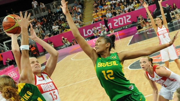 Damiris basquete Brasil x Austrália (Foto: AFP)