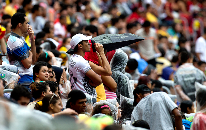 torcida estádio mané garrincha (Foto: Mister Shadow / Agência Estado)