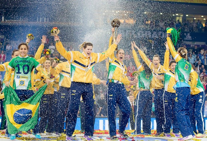 brasil pódio campeão mundial handebol feminino (Foto: Cinara Piccolo / Photo&Grafia)