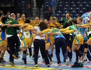 comemoração Brasil handebol final Sérvia Mundial (Foto: Site Oficia Serbia2013)