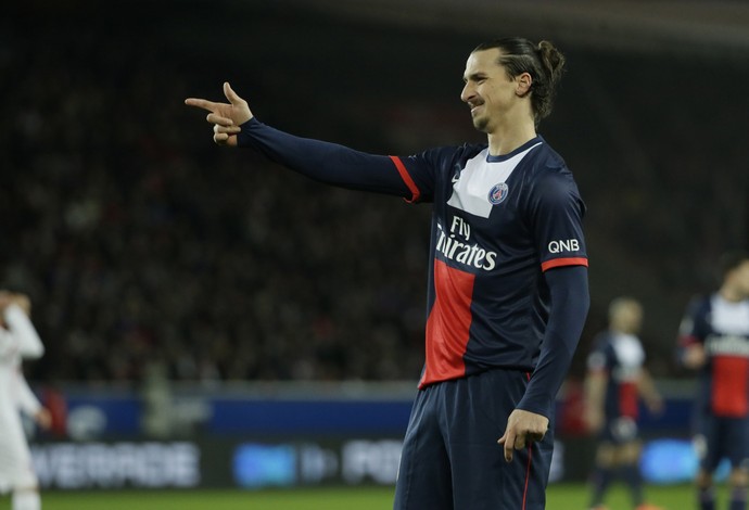 ibrahimovic paris saint germain x lille (Foto: AFP)