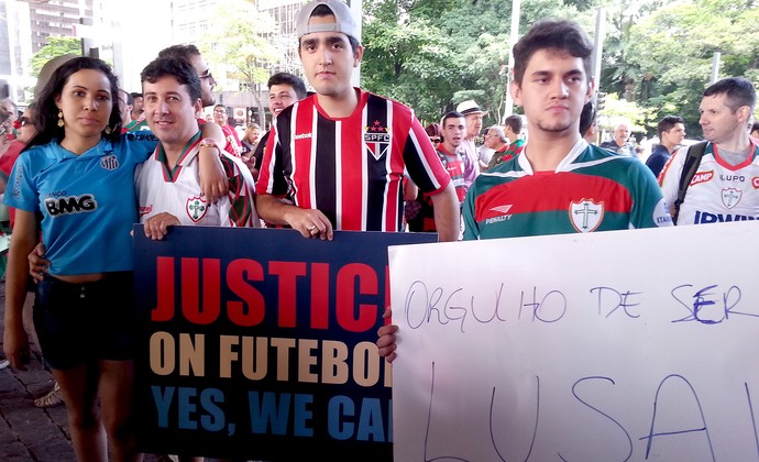 protesto torcida Portuguesa em São Paulo outros times (Foto: Rodrigo Faber)