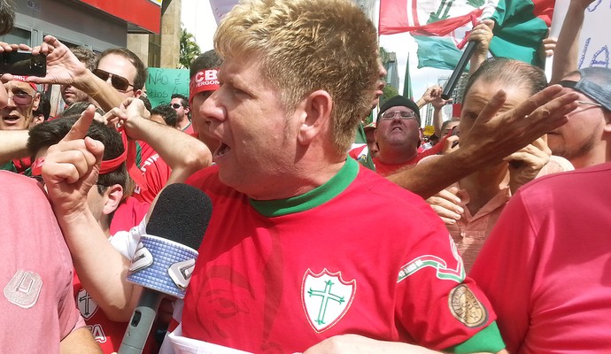 Roberto Leal protesto torcida Portuguesa em São Paulo (Foto: Rodrigo Faber)