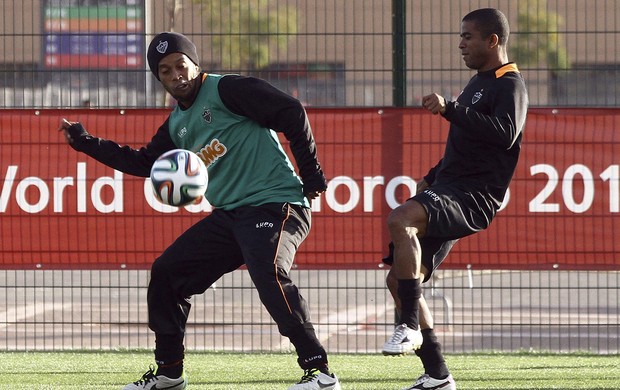 Ronaldinho Gaúcho treino Atlético-MG no Marrocos Mundial (Foto: EFE)