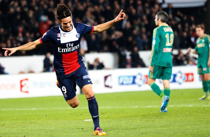 cavani comemora, PSG x Saint-Etienne (Foto: AFP)