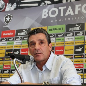 apresentação Eduardo Hungaro botafogo (Foto: Vitor Silva/SSPress)