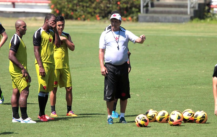 Adilson Batista no treino do Vasco (Foto: Bruno Gonzalez / Agência O Globo)