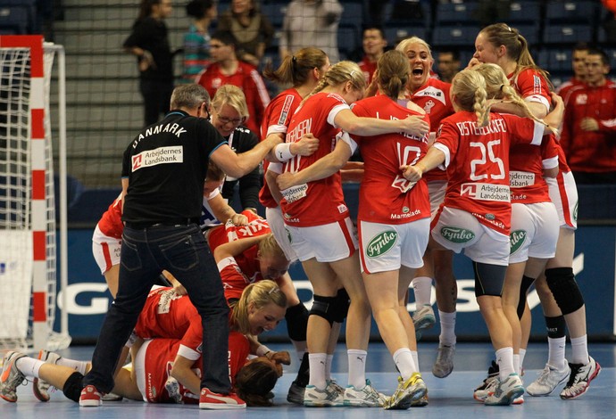 Handebol Dinamarca comemora (Foto: AP)