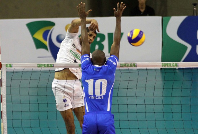 Wallace vôlei Wallace Cruzeiro x RJ (Foto: Alexandre Arruda / CBV)