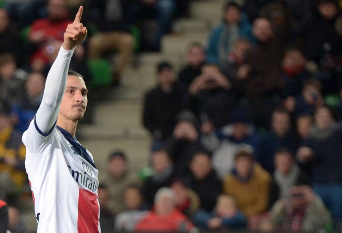 Ibrahimovic, Rennes x PSG (Foto: AFP)