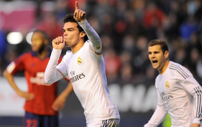 Pepe comemora, Osasuna x Real Madrid (Foto: AP)