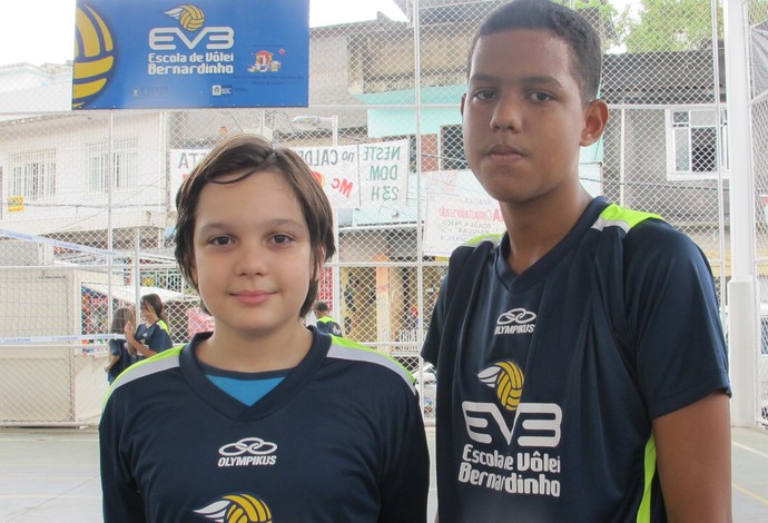 Alexander e Pedro estão treinando com Flamengo e Fluminense, respectivamente (Foto: Carol Fontes)