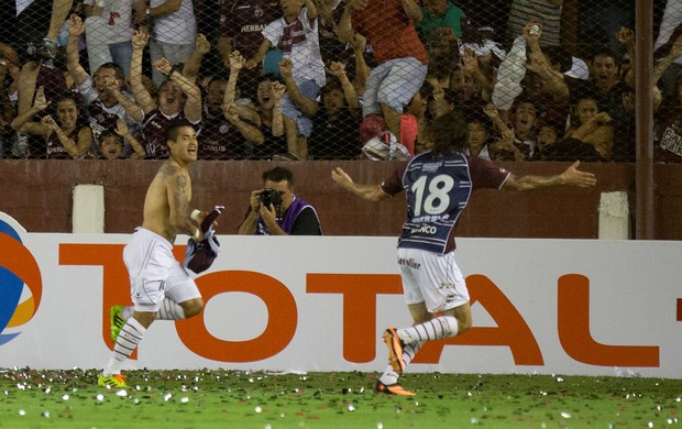 Victor Ayala comemora, Lanús x Ponte Preta (Foto: AP)