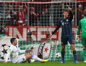  Thomas Mueller comemora, Bayern de Munique x Manchester City (Foto: Reuters)