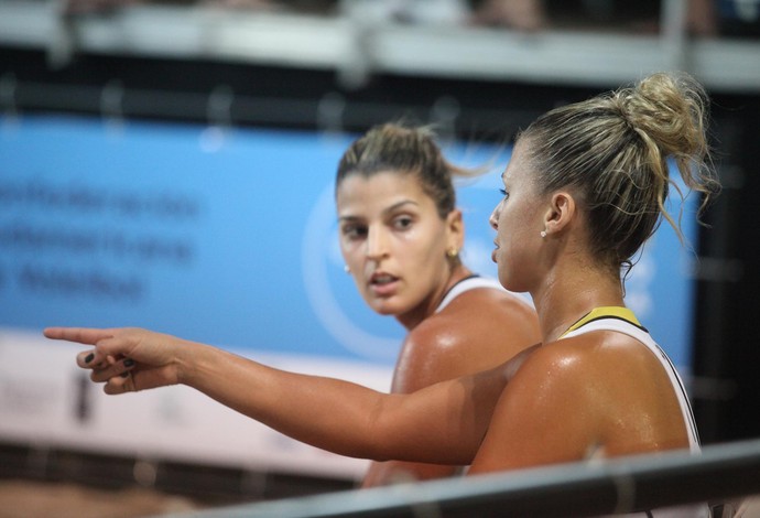 Mari Paraiba e Natasha volei de praia sul-americano (Foto: Luiz Queiroz/CBV)