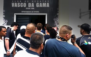 torcida invsão protesto São Januário Vasco (Foto: Rafael Cavalieri)