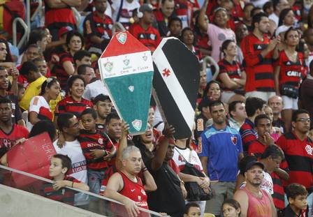 Os caixões no Maracanã