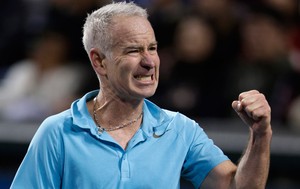 tênis John McEnroe jogo pelas vítimas de charity (Foto: AP)