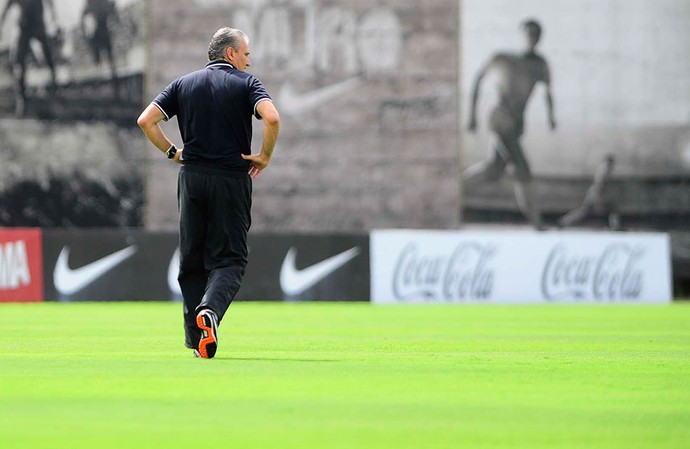 Tite no treino do Corinthians (Foto: Marcos Ribolli / Globoesporte.com)