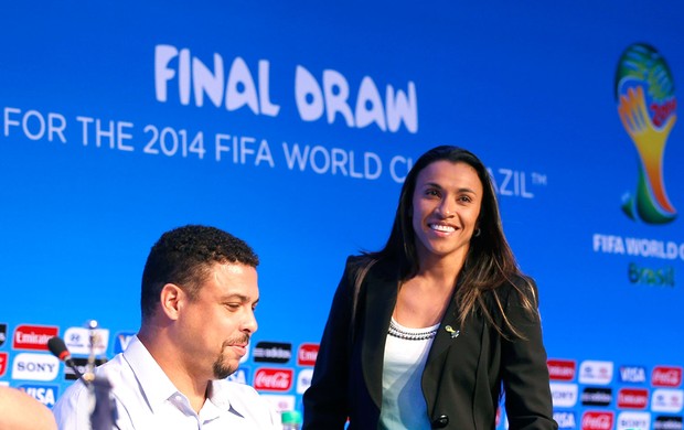 Marta coletiva Fifa sorteio (Foto: Reuters)