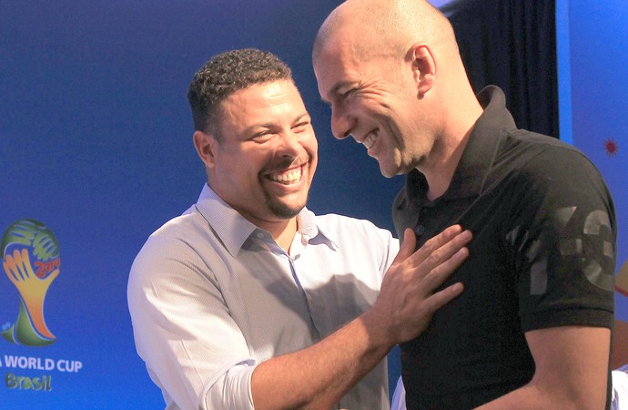 Ronaldo e Zidane coletiva Fifa (Foto: EFE)